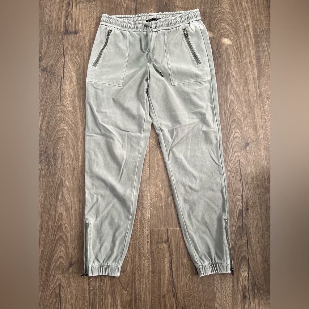 Athelta Farallon Joggers olive green